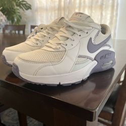 Women’s Air Max Exceeds Size 7 