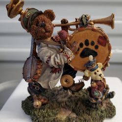 Boyds Bear. One Bear band Figurine