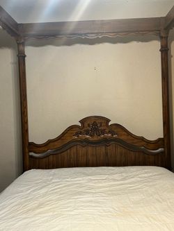 4 post bed carved wood/ real wood