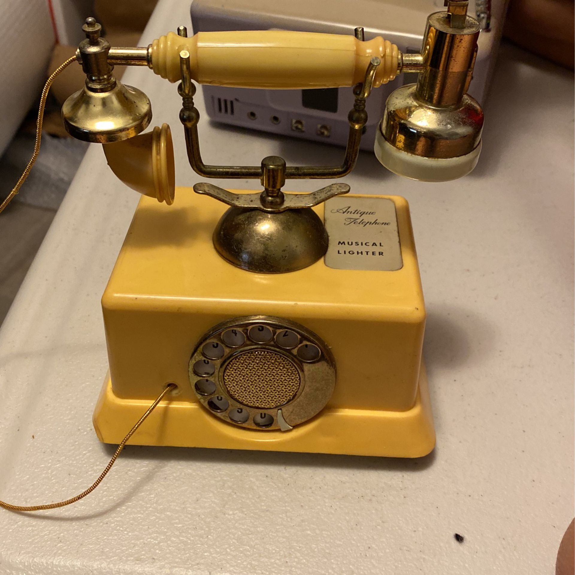Antique telephone musical lighter