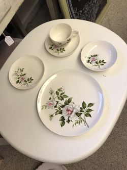 Vintage 8 Place Setting Dish Set