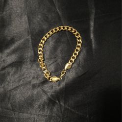 Gold bracelet 