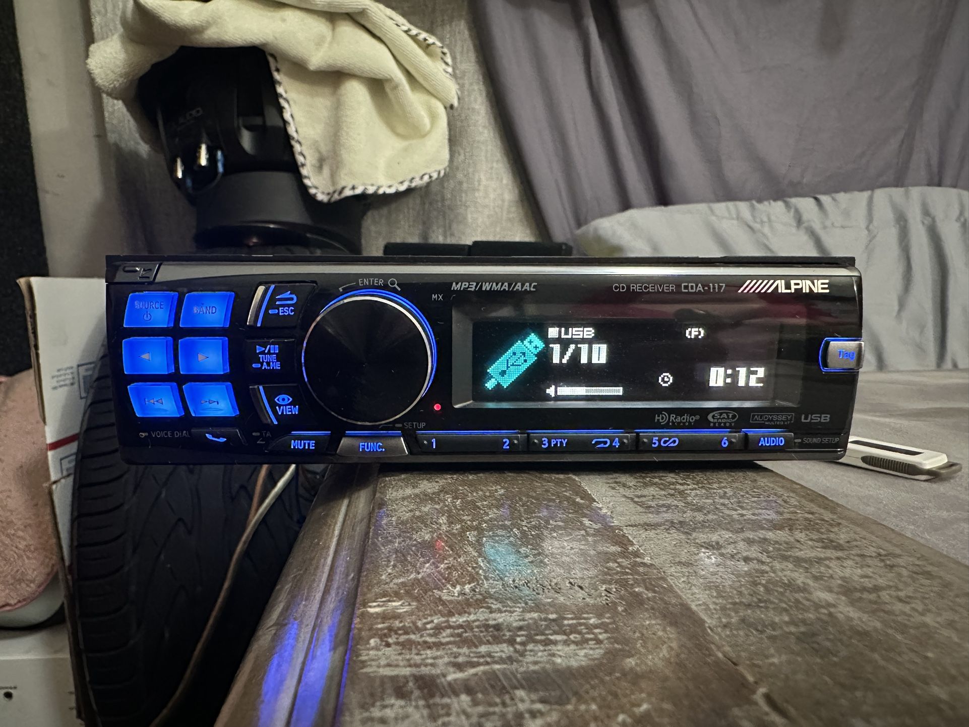 Alpine CDA-117 USB Car Stereo