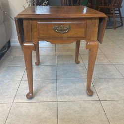 Ethan Allen Drop-leaf End-table