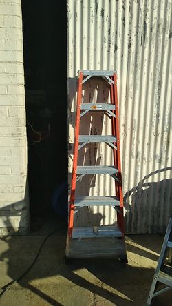 Fiberglass step ladder