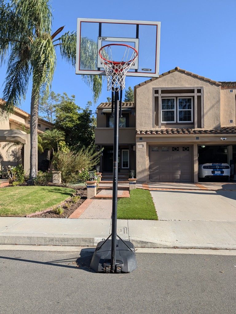Lifetime Adjustable Basketball Hoop