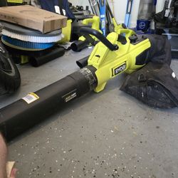 RYOBI
40V HP Brushless 100 MPH 600 CFM Cordless Leaf Blower/Mulcher/Vacuum (Tool Only)