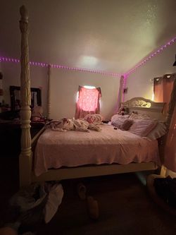 Queen frame bed