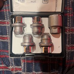GM Wheel Locks