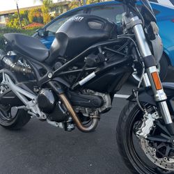 2013 Ducati Monster 696