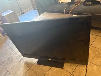 42 “ Flat Screen TV with Stand Vizio