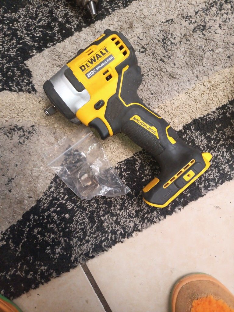 DEWALT 20-volt Max Variable Speed Brushless 3/8-in square Drive Cordless Impact Wrench