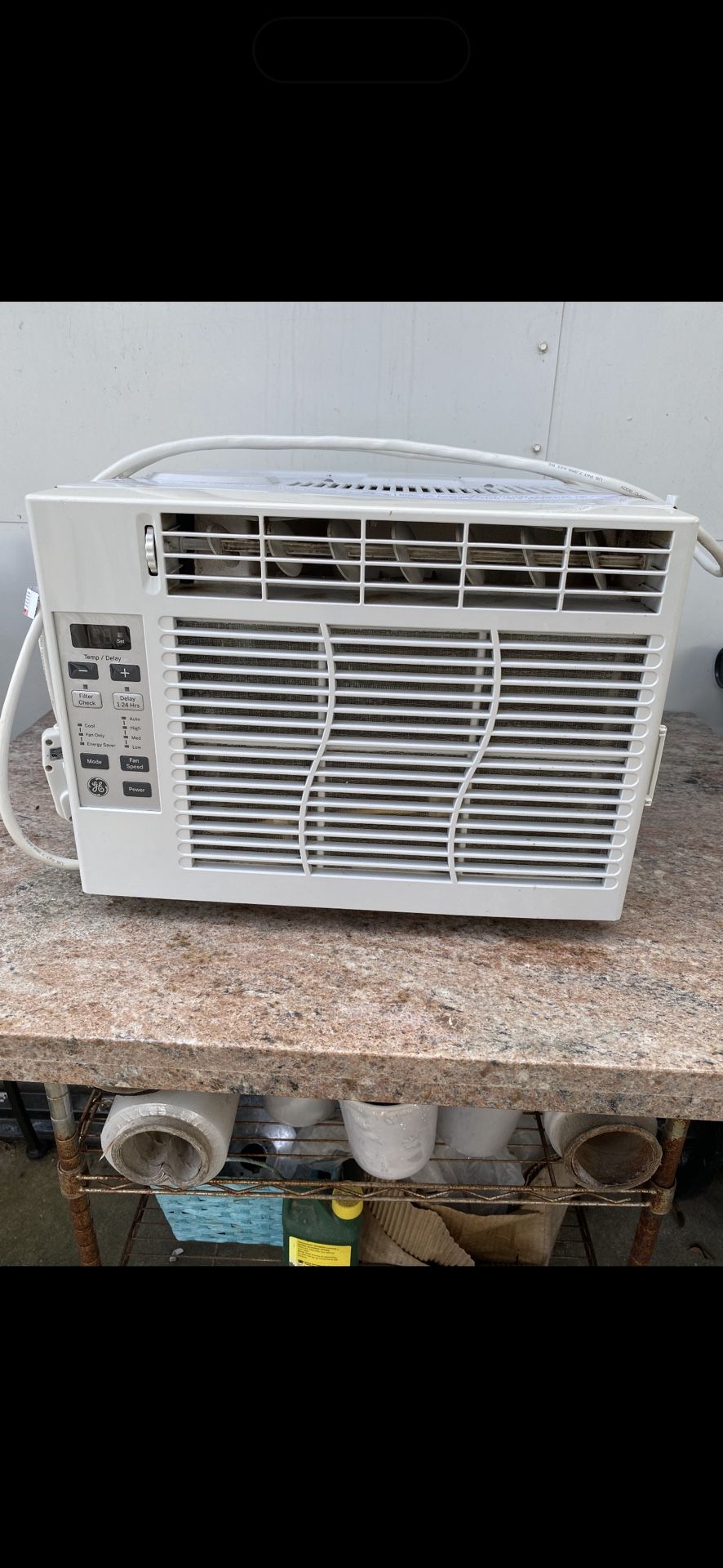 WINDOW AIR CONDITIONER