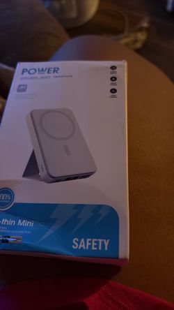 Magnetic Wireless Power Bank with Stand