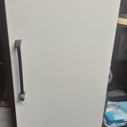 7.5 Cubic Feet Whirlpool Freezer