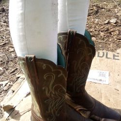 Womems Sz 8 Ariat Boots