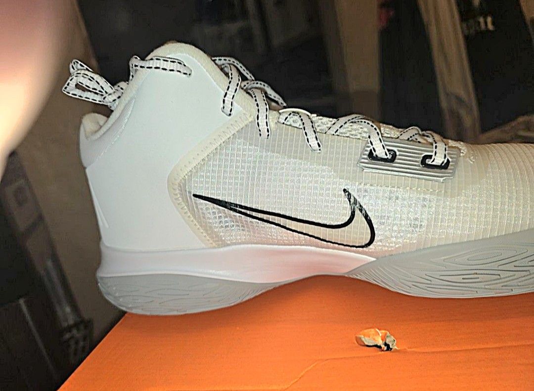 13 Men's Nike Kyrie Flytrap IV 4