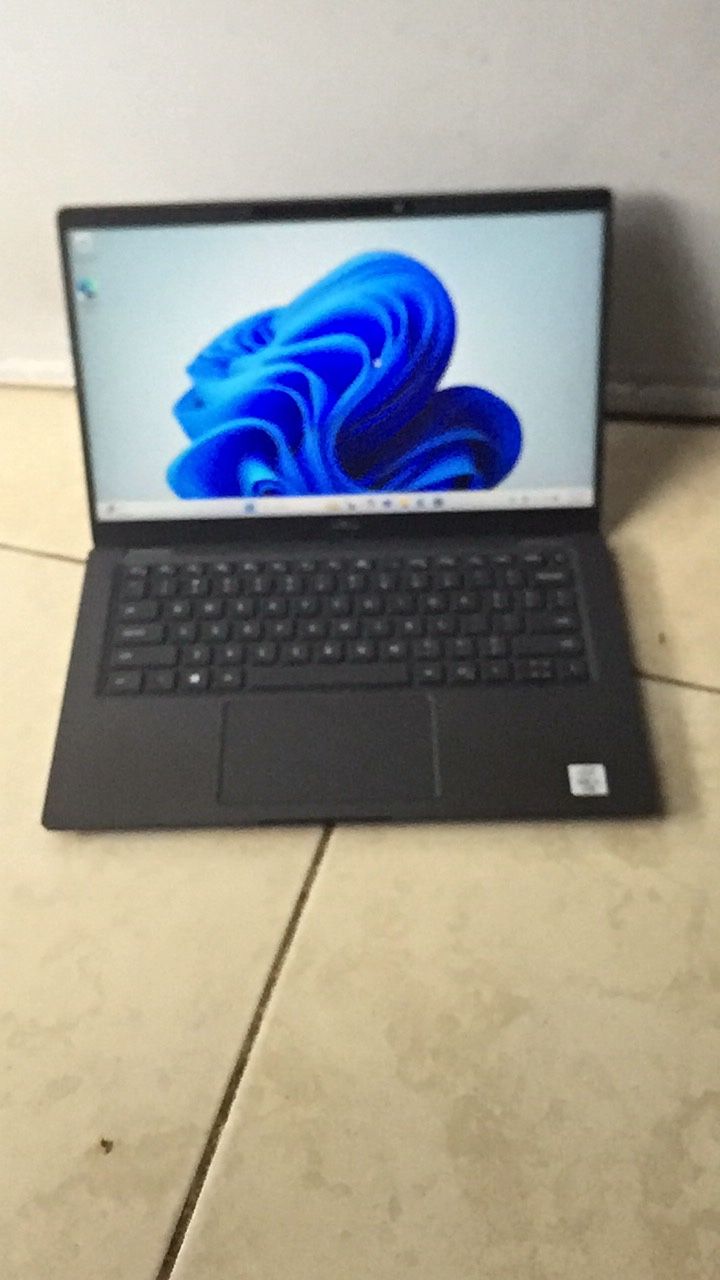 14” Dell Latitude 7410 Window 11 Pro i5 Processor 10th Gen 512gb SSD 16gb Ram Come With Charger Good Condition Light up Keyboard 