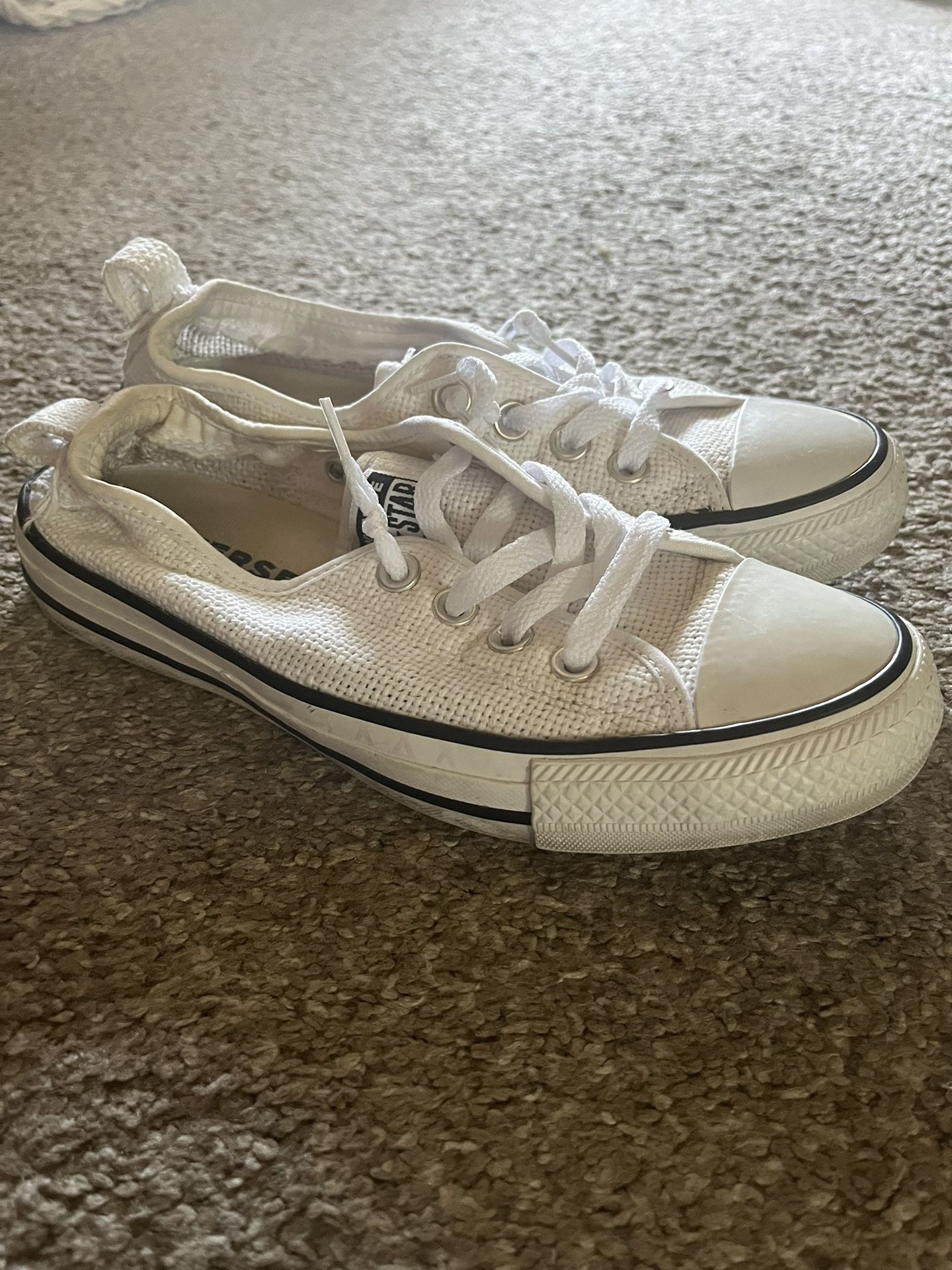 Converse (Women Size 7)