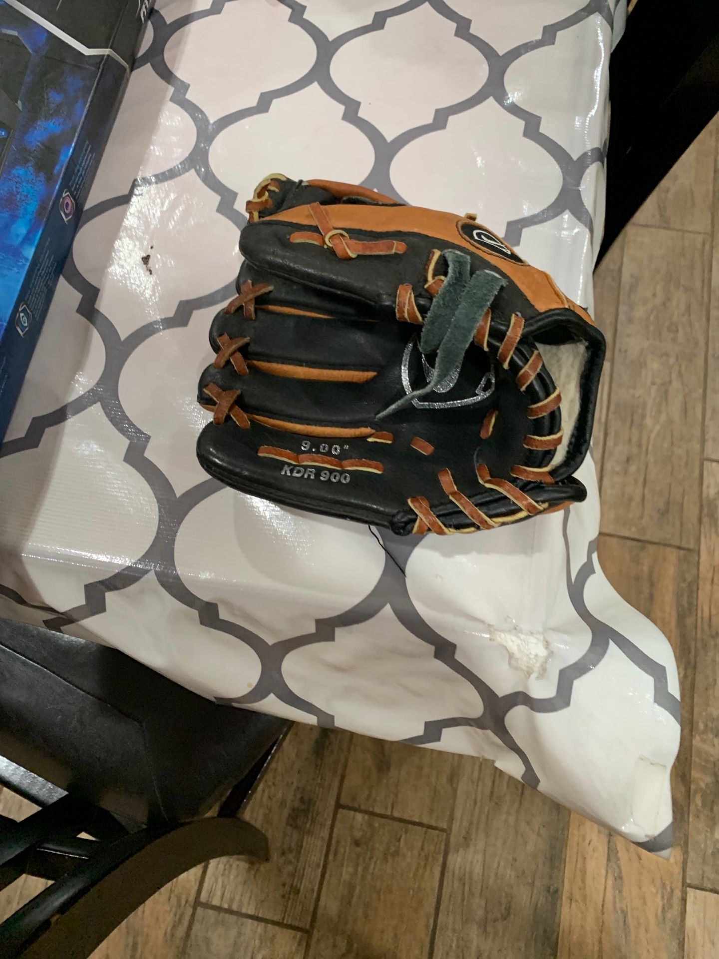 Baseball glove