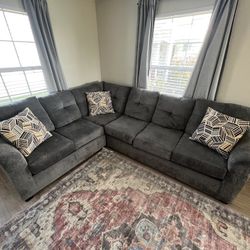 Sectional couch w/ pillows. 