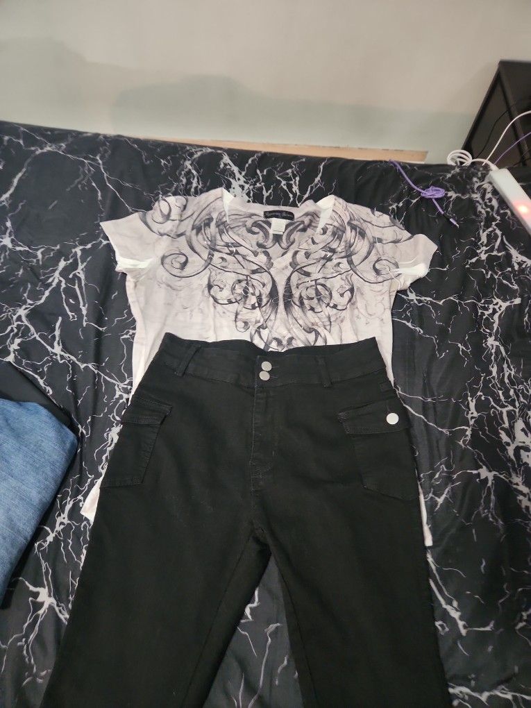 Black Stretch Jeans NWOT 9/10 and With Cool Design
