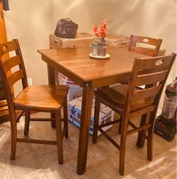 Table with 3 chairs