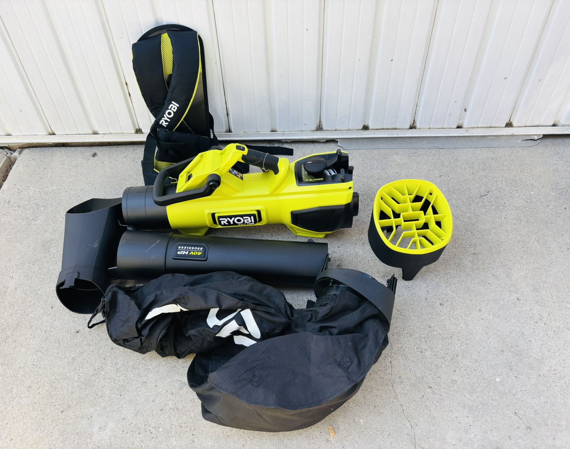 Ryobi 40V HP 100 MPH 600 CFM Cordless Leaf Blower/ Mulcher/ Vacuum