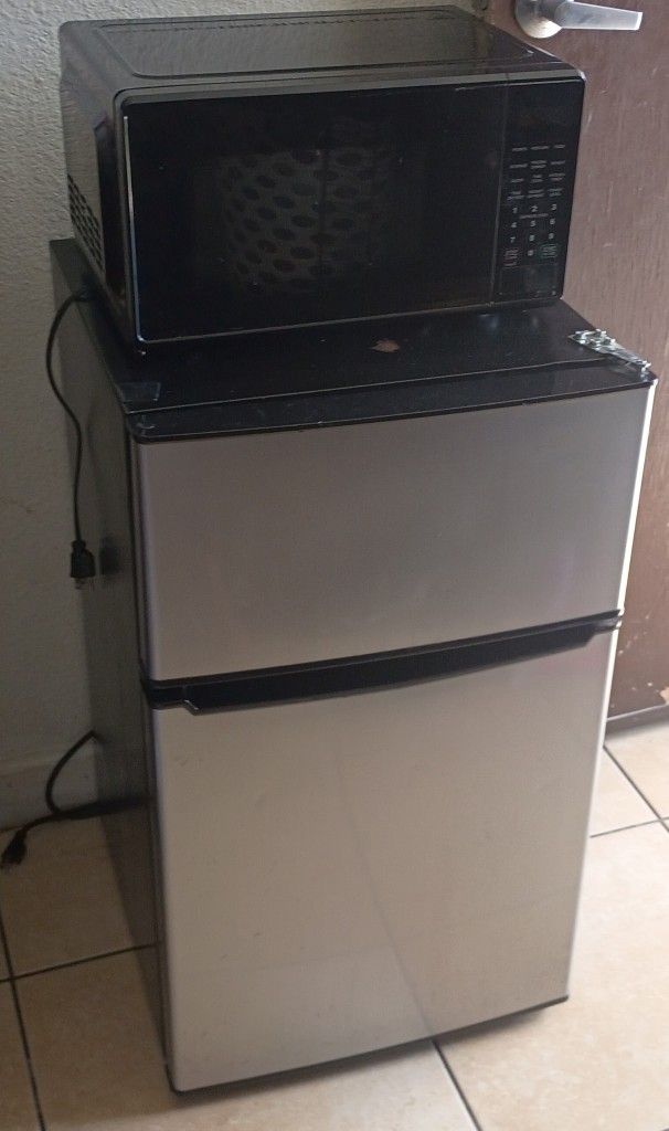 Microwave & Refrigerator