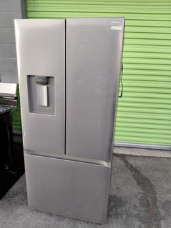 NEW !! SAMSUNG 30" STAINLESS STEEL COMPACT FRENCH DOOR REFRIGERATOR ICE AND WATER DISPENSER