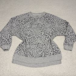 American Eagle Women Gray Leopard Print Fleece Sweatshirt 