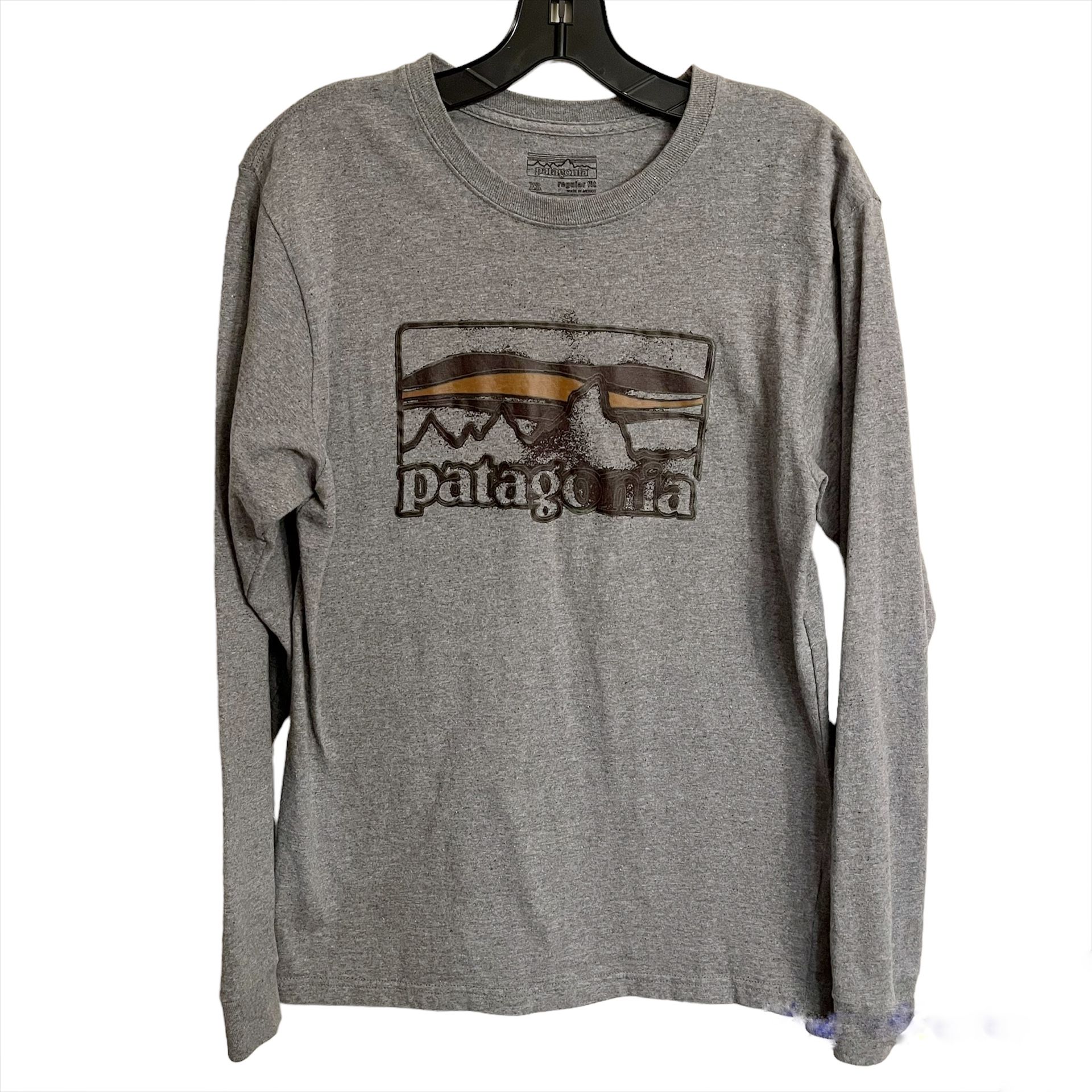 Patagonia Men’s Regular Fit Long Sleeve Organic Cotton Logo T-Shirt Heather Gray X-Small Style #38935