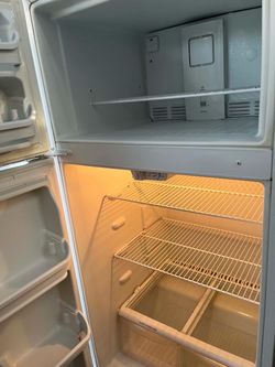 Top-Freezer Refrigerator White