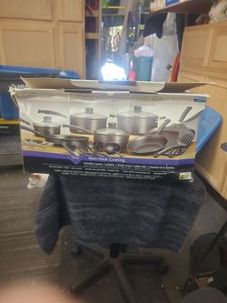 New 18 piece non stick cookwear..