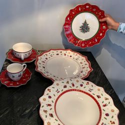 Christmas tableware. 