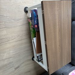 Lift top coffee table