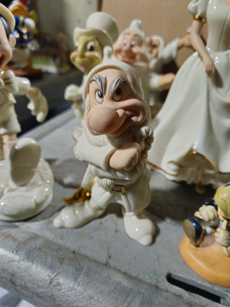 Snow White Collection Figurines - DISNEY