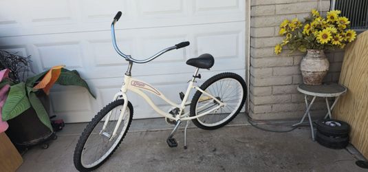 **Beatiful Women's Beach Cruiser Bicycle **