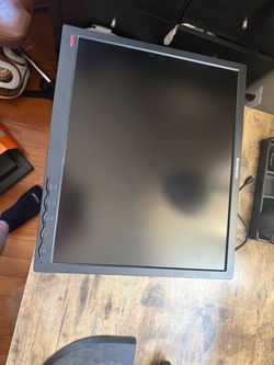 2 Lenovo ThinkVision Monitors + Microsoft Keyboard & Cables