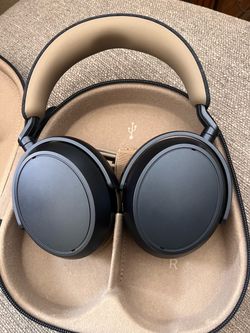 Sennheiser Bluetooth headphones Momentum 4