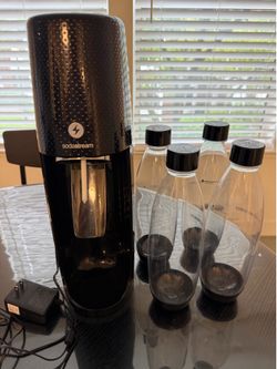 SodaStream E-Terra Electric Sparkling Water Maker + 4 Bottles