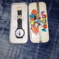 DAFFY DUCK  Armitron Watch NEW never Worn. Works Great, Comes W/collectable  Tin