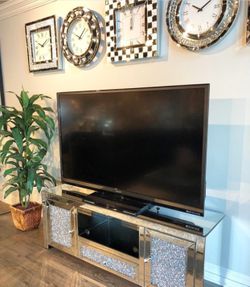 Lovely Glam Mirrored Furniture