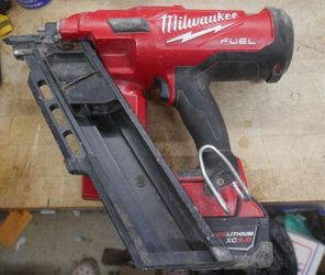 Milwaukee 2745-20 M18 FUEL Cordless Lithium-Ion  Framing Nailer W 5.AH BATTERY. USED. TESTED. IN A GOOD WORKING ORDER. F(contact info removed)3.