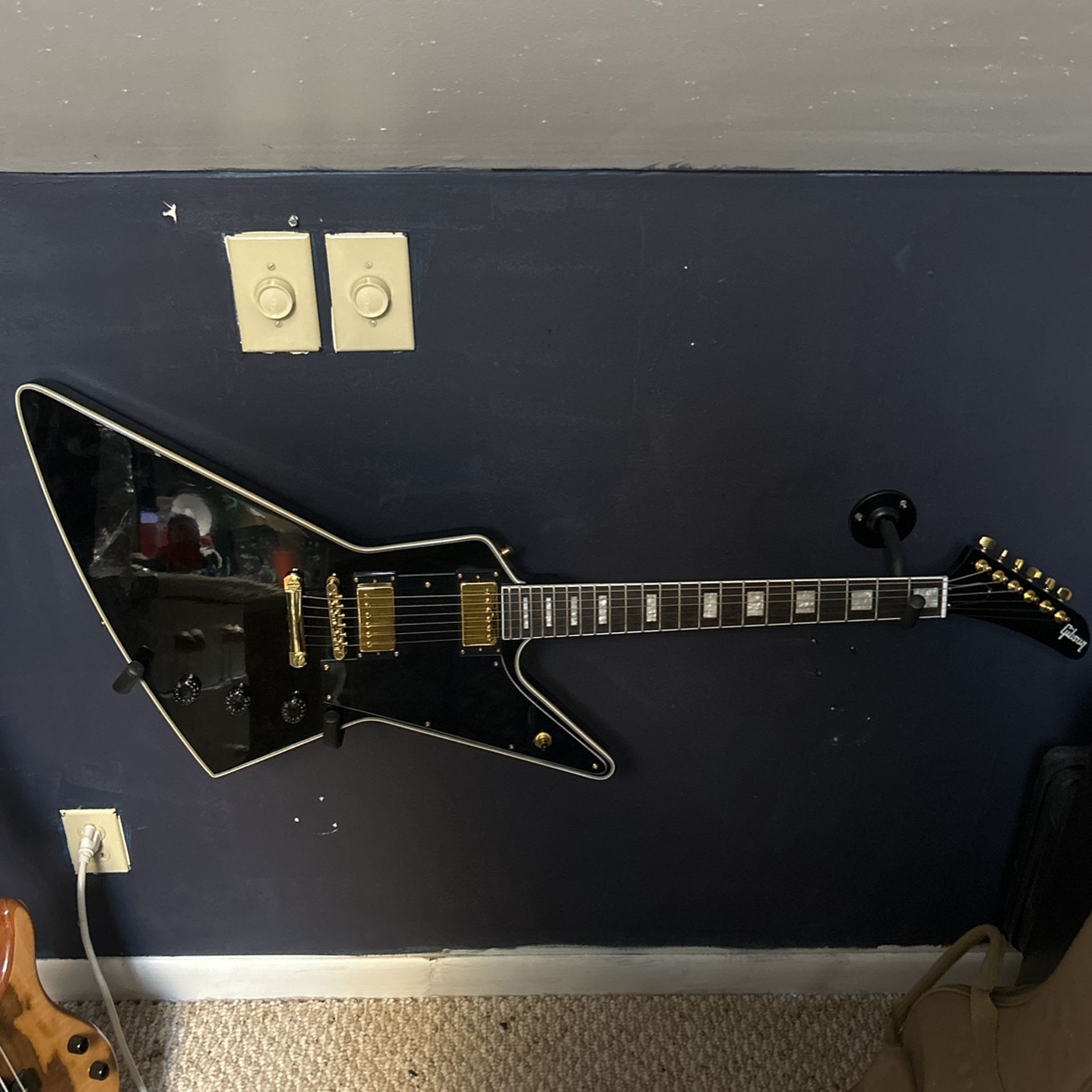 Gibson Explorer - Electric Guitar Replica