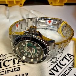 The ace up your sleeve—a dial featuring the entire line of Spades from Ace to King.