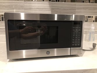 GE MICROWAVE 0.7 SIZE