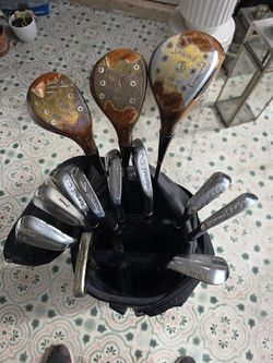 Golf clubs with balls and bag