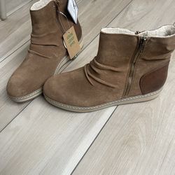 Chestnut Brown Boots