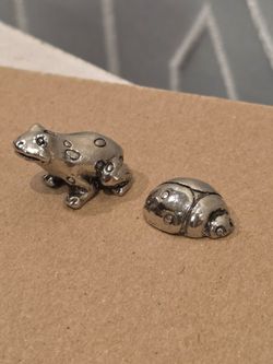 Miniature frog and ladybug